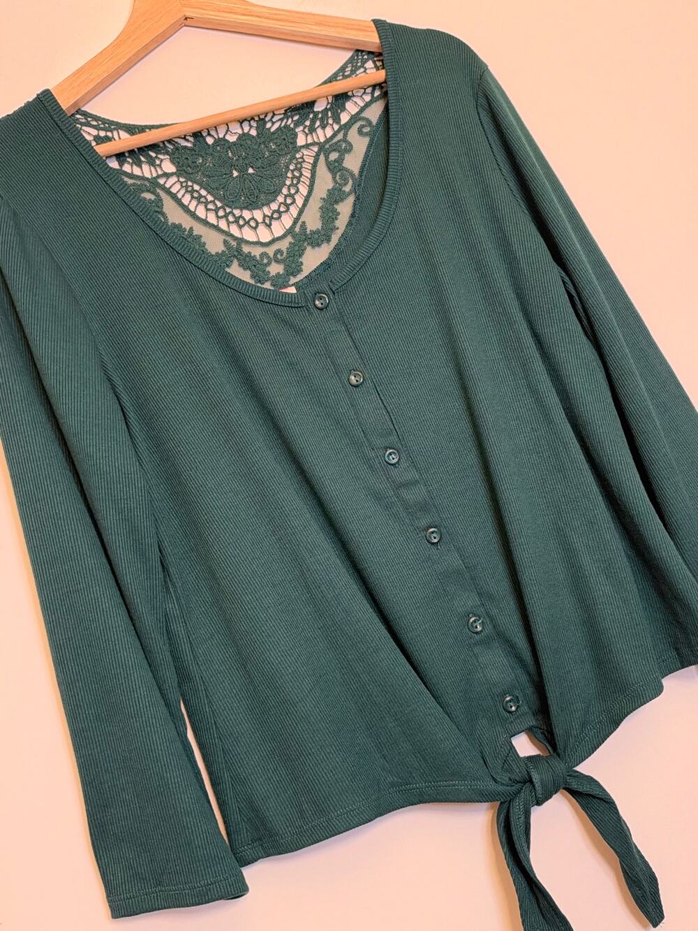 No Boundaries Green Lace Back Tie Front Top Size XL